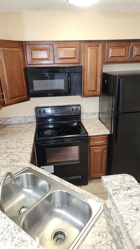 Foto principal - 8636 Mallard Reserve Dr