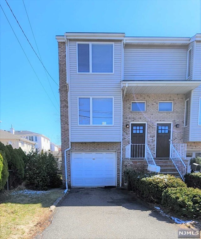 2422 Leighton St, Fort Lee, NJ 07024 Townhome Rentals in Fort Lee NJ