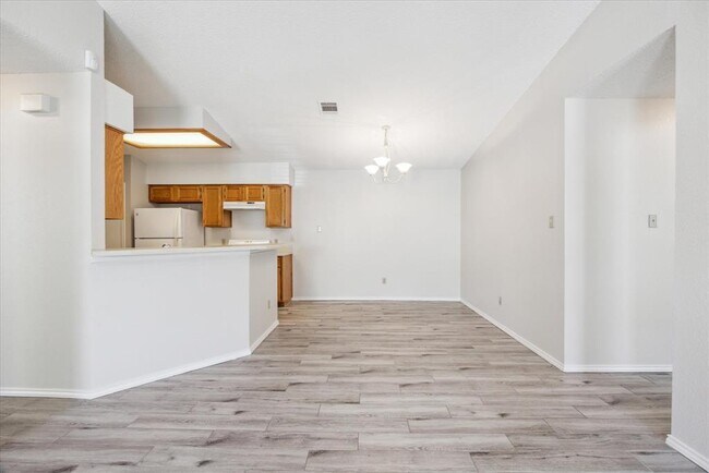 Foto del edificio - 13008 Steeple-Chase Dr