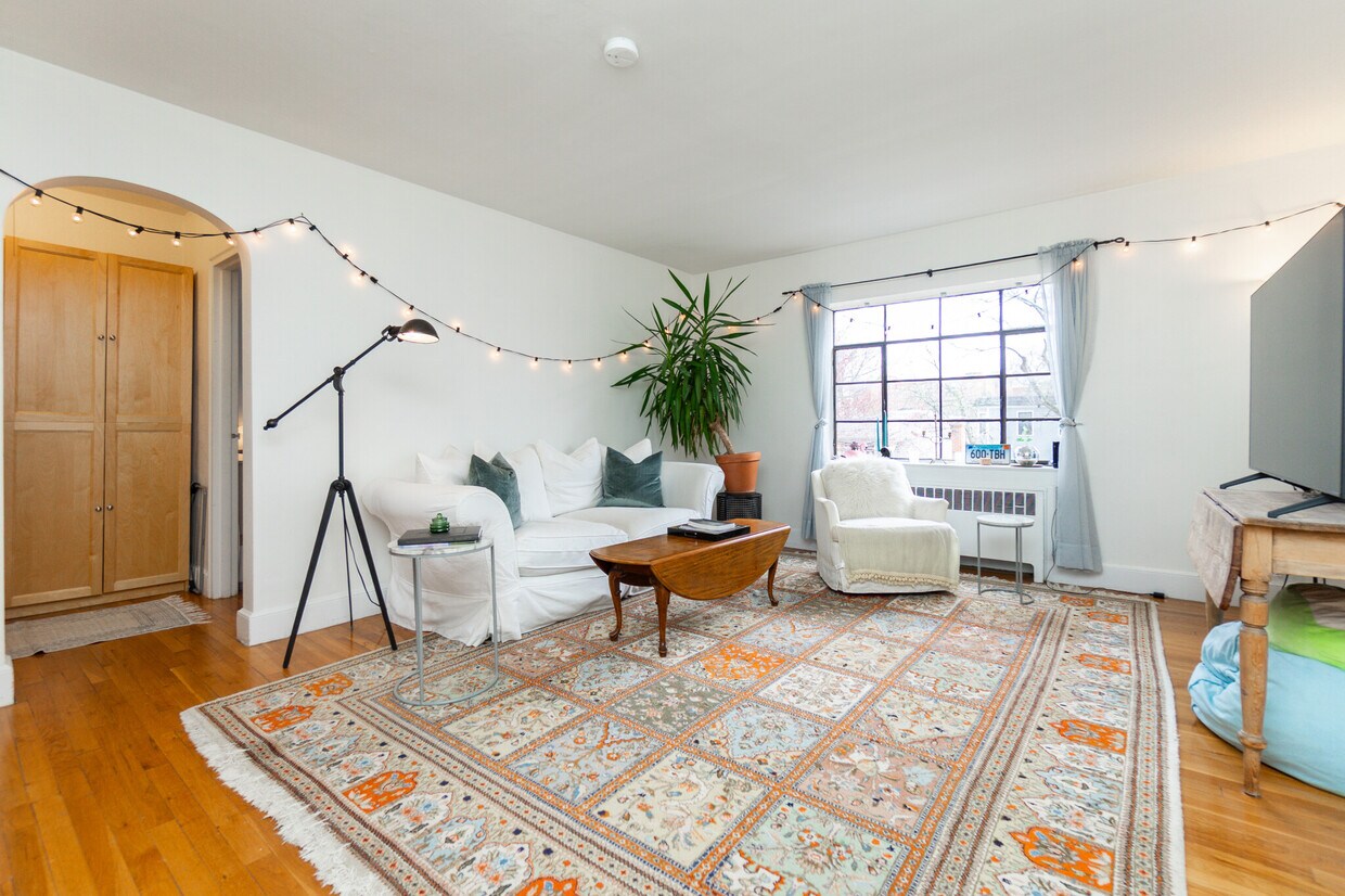 Primary Photo - 40 Stetson St