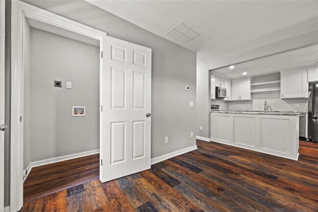 Building Photo - 53 Lucia Dr SE
