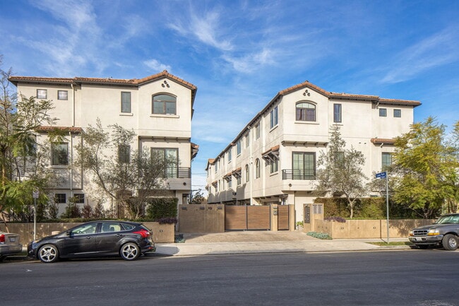 Building Photo - 5934 W Luna Park