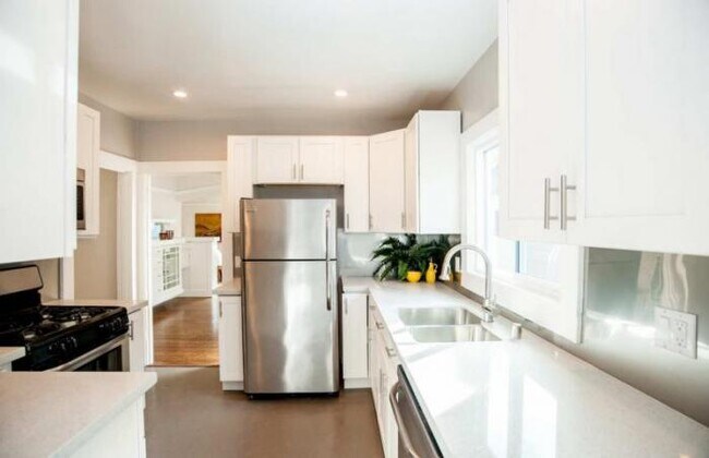 Building Photo - 2 bedroom in Berkeley CA 94703