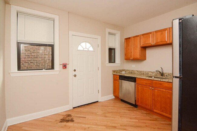Foto del edificio - Quintessential 2 Bedroom, 1 Bath in Winnet...