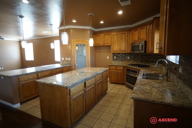 Building Photo - Lovely Home in Southwest Bakersfield!