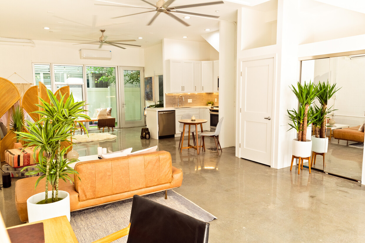 Foto principal - 3450 Cahuenga Blvd W