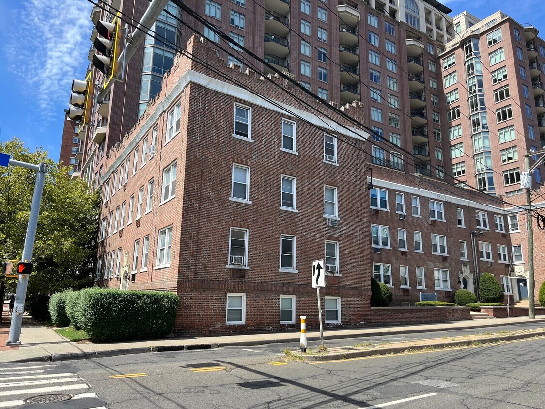 Primary Photo - 82 Forest St