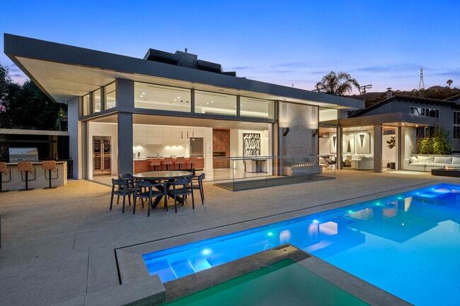 Building Photo - 2538 Carman Crest Dr