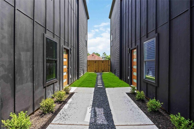 Foto del edificio - 2407 Dolly Wright St