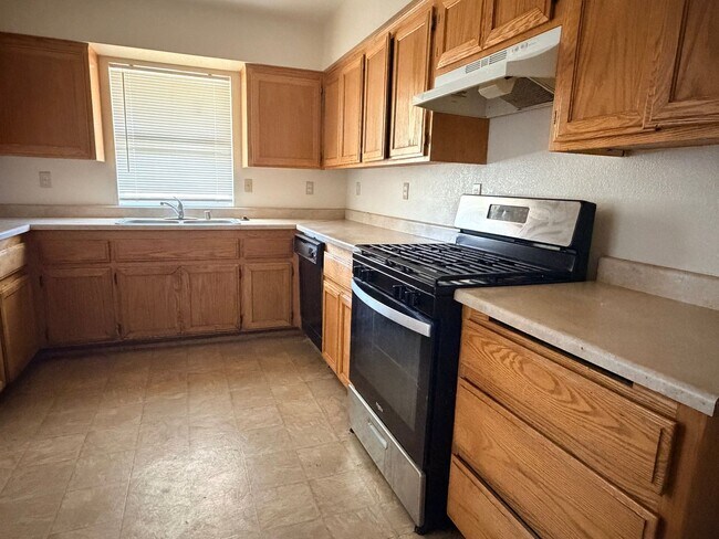 Foto del edificio - 8449 Viburnum Ave