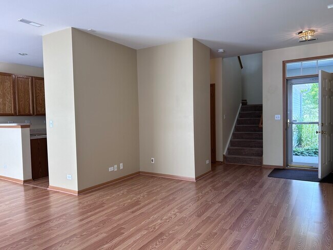 Building Photo - 525 Heritage Ct