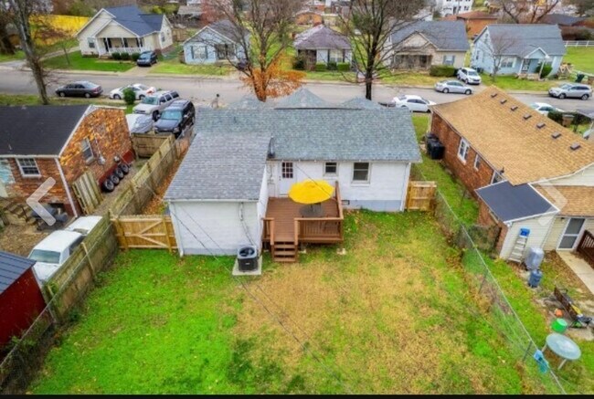 Building Photo - 910 29th Ave N