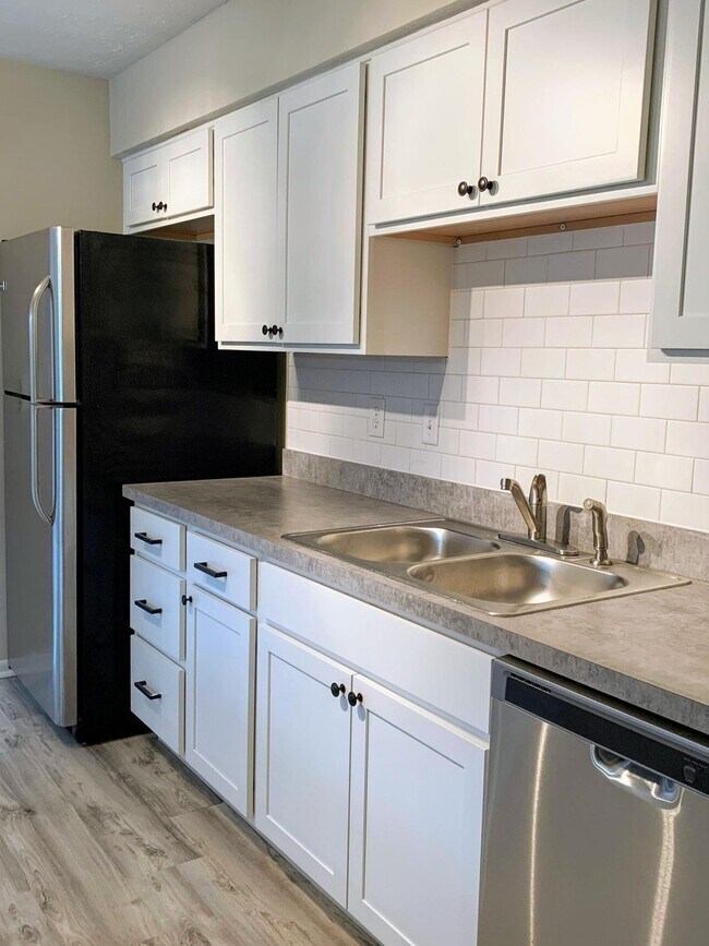 Foto del edificio - 5877 Forest Hills Blvd