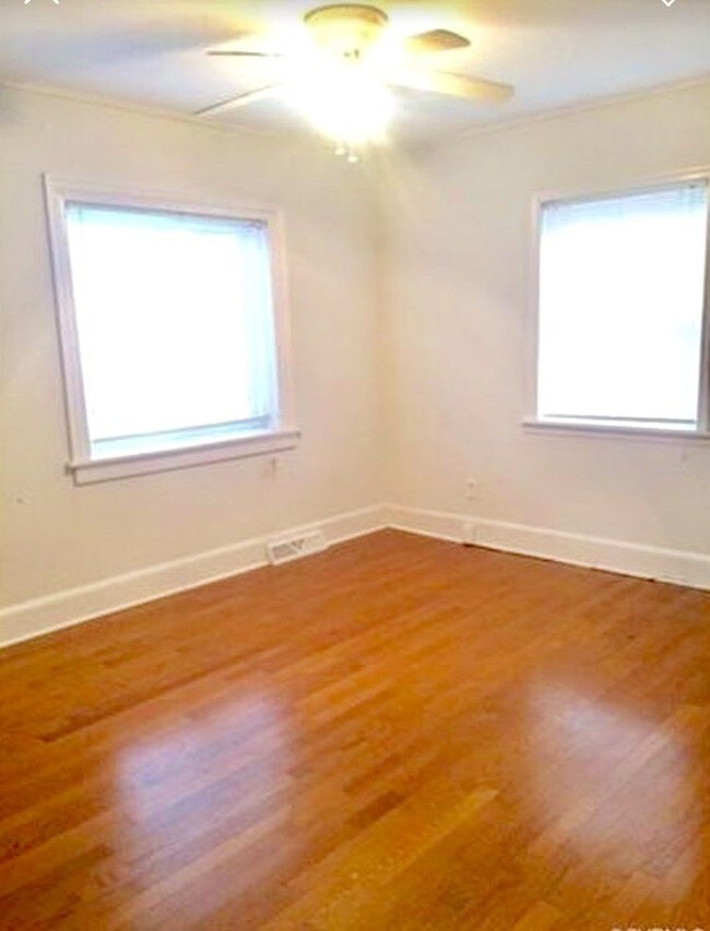 Foto del edificio - 5608 Lakeside Ave