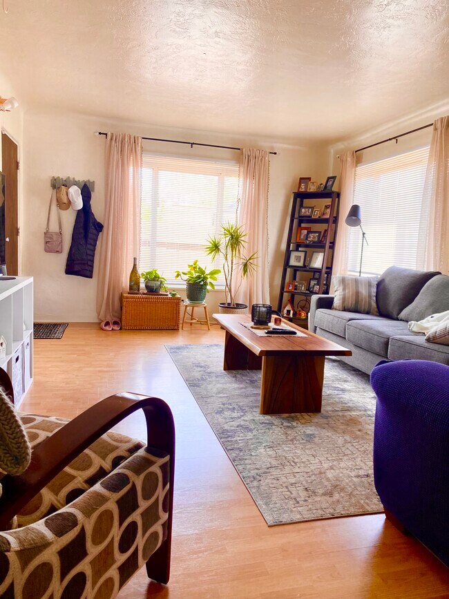 Foto del edificio - 2248 Matthew Ave