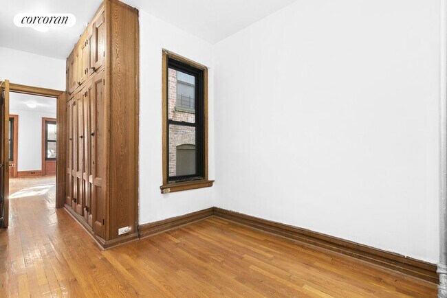 Building Photo - 161 E 81st St