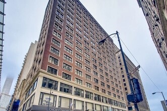 Building Photo - 5 N Wabash Ave