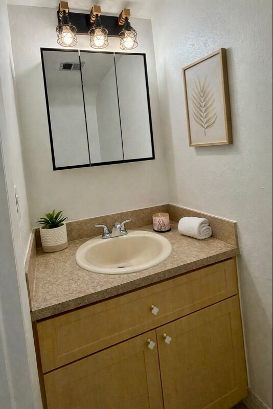 Building Photo - 6915 W 16th Dr