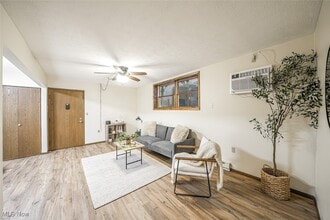 Building Photo - 8140 Southwood Dr