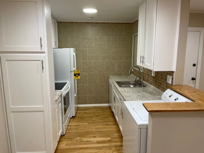 Building Photo - 28947 Thousand Oaks Blvd