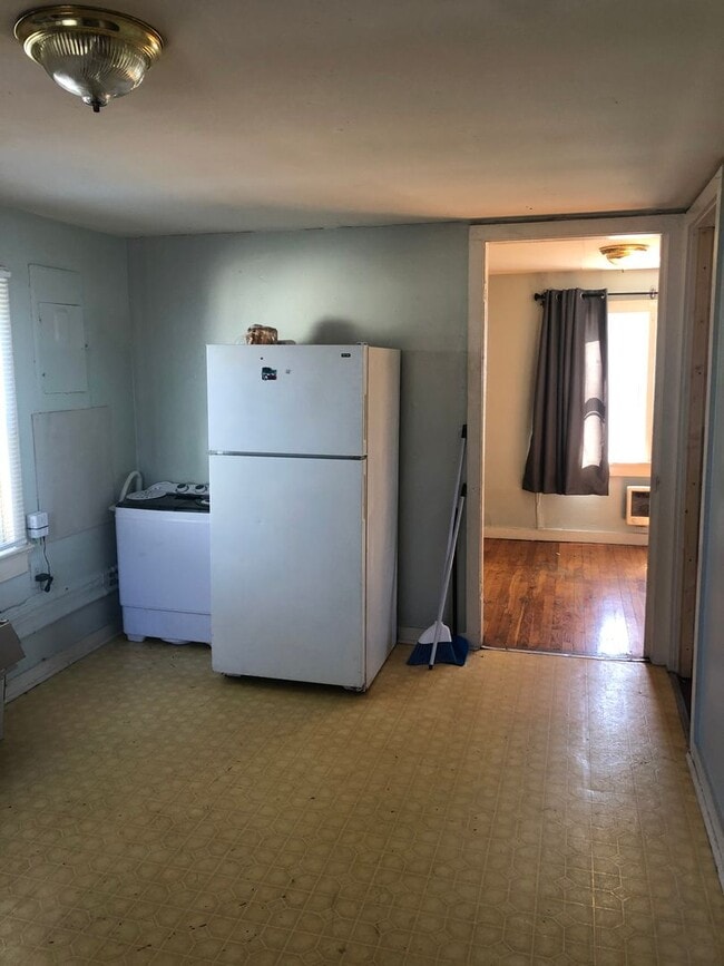 Foto del edificio - 1 Bed/1 Bath Upstairs Apartment located walking distance to Downtown Gallatin.
