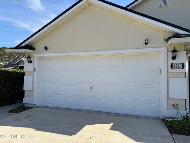 Building Photo - 1701 Covington Ln