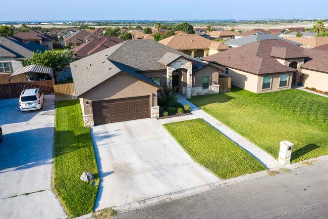 Building Photo - 208 Don Martin Dr