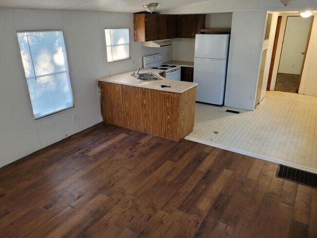 Building Photo - 5652 Aenon Lane