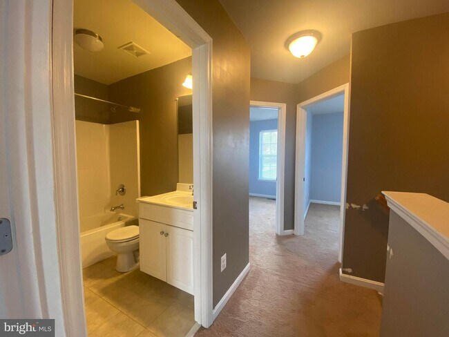 Building Photo - 636 Tantallon Ct