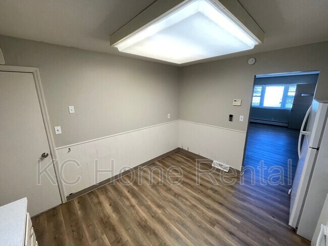 Foto del edificio - 1837 N 77th St