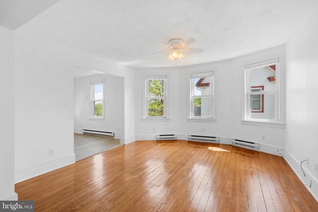 Building Photo - 502 Park Ave