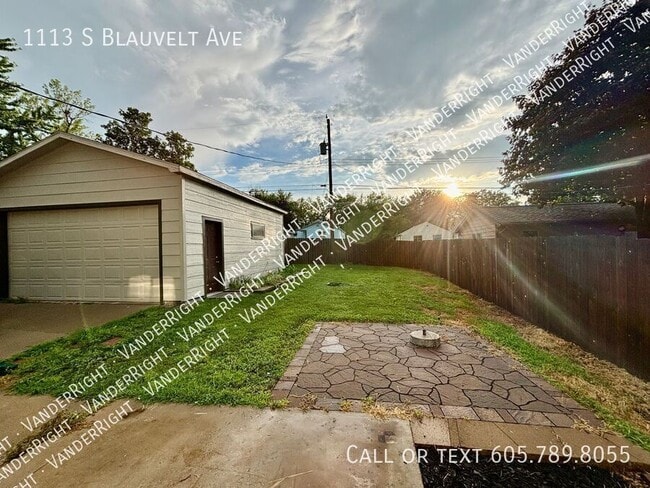 Building Photo - 1113 S Blauvelt Ave