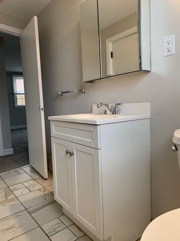 Baño - 1310 W Kings Hwy