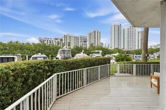 Building Photo - 3500 Mystic Pointe Dr