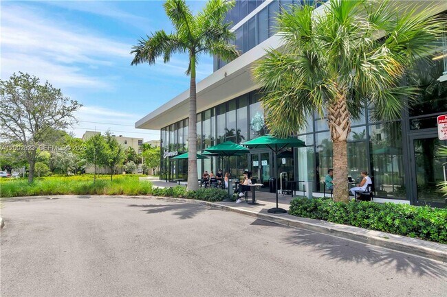 Foto del edificio - 2960 NE 207th St