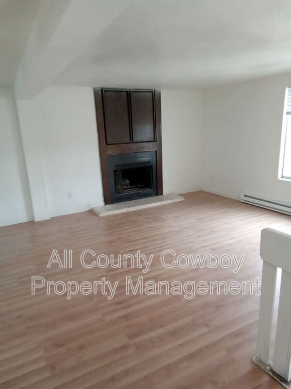 Building Photo - 705 Ferris Ct