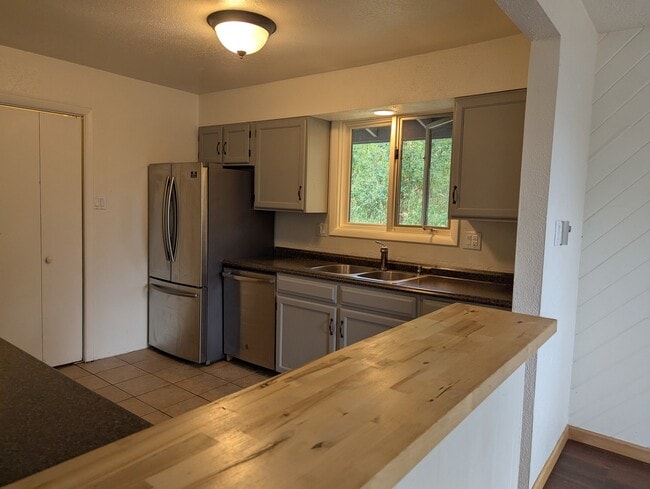 Building Photo - 2560 Cortina Ln