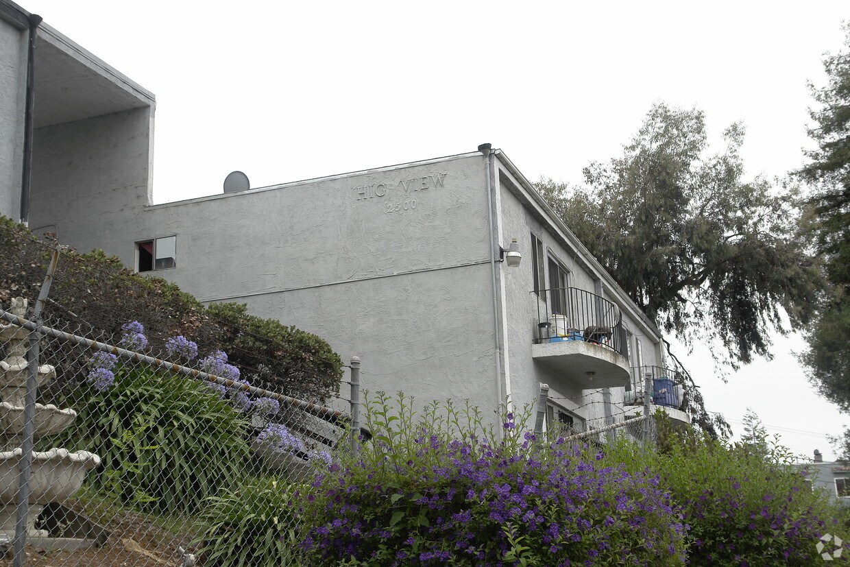 Building Photo - Wallace Street Apartments