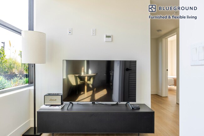 Foto del edificio - 611 N Virgil Ave