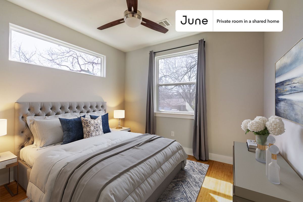 Foto principal - Private bedroom in 2 bed/2.5 bath Home