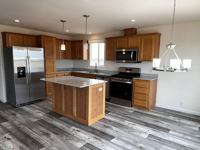 Building Photo - HORSE PROPERTY RENTAL