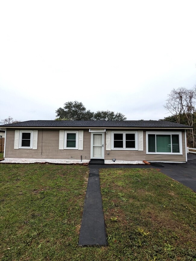 Building Photo - 1010 Pinetree Rd