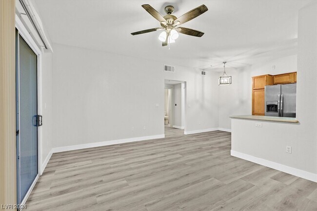 Building Photo - 2291 W Horizon Ridge Pkwy