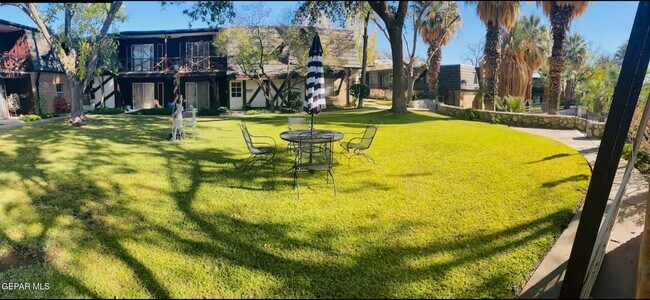 Foto del edificio - 350 Thunderbird Dr