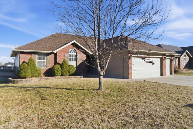 Building Photo - 205 E Lapis St