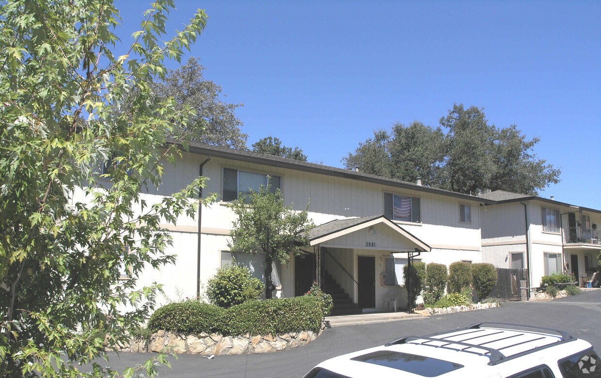 Primary Photo - Golf Course Apartment