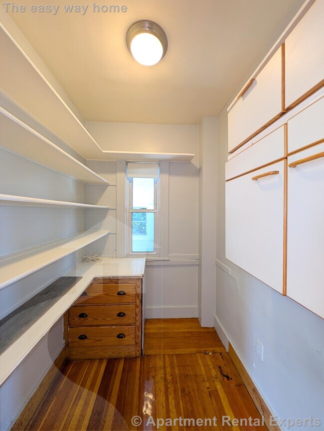 Building Photo - Winter Hill Reno - 3 Bed with Dishwasher