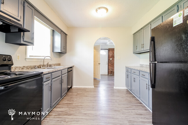 Building Photo - 103 Palamon St