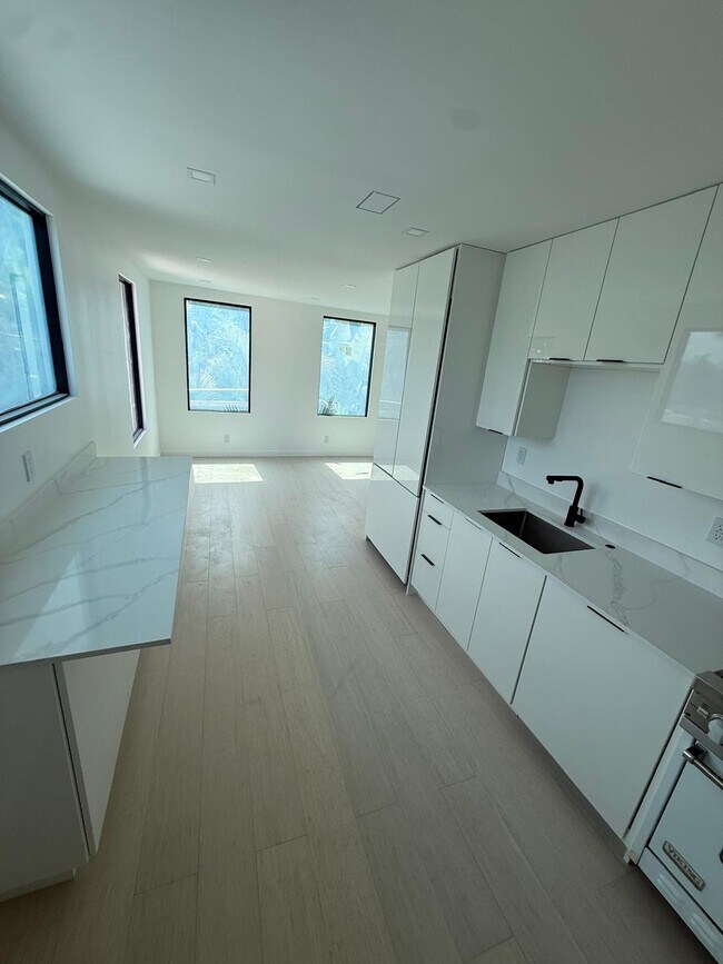 Building Photo - 253 9th St