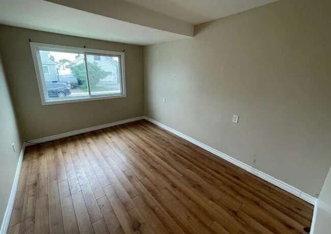 Building Photo - Spacious 3 Bed / 2 Bath Detached Home – Ti...